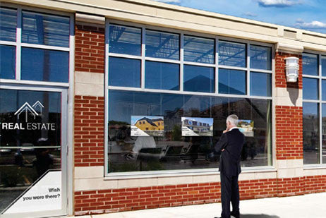 OM Series Small sized semi-outdoor display, leverage powerful imagery on a compact scale